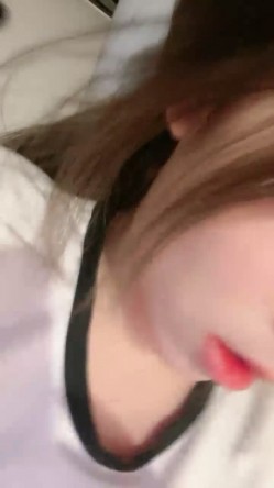 外表甜美颜值少女！大尺度自慰秀！撩起衣服露美乳，掰穴双指扣弄，跳蛋震动塞入骚穴 截图12