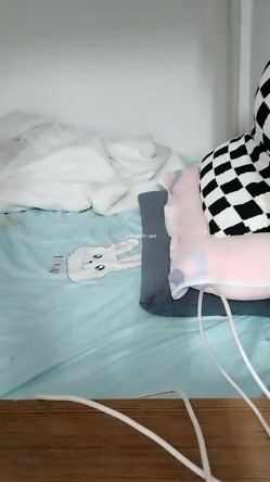 大肚子孕妇被干了~【孕妇负债下海】，多场啪啪~过瘾，小穴超粉，这得好几个月了，贼刺激，少见 截图15