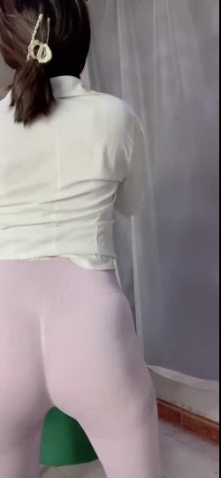快手颜值御姐【阿燕(貂蝉姐姐)】激情裸舞，大尺度自慰，大胆掰逼 截图6