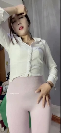 快手颜值御姐【阿燕(貂蝉姐姐)】激情裸舞，大尺度自慰，大胆掰逼 截图16