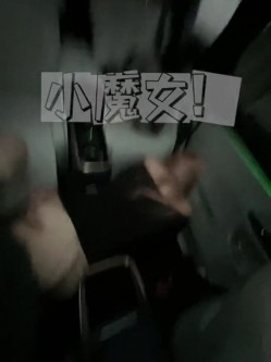 天花板级性感女神【小魔女 】群P淫乱盛宴，带闺蜜一起被操，前后小嘴嘴都被大鸡巴塞满！高挑的身材超高颜值尤物 截图3