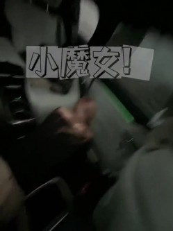天花板级性感女神【小魔女 】群P淫乱盛宴，带闺蜜一起被操，前后小嘴嘴都被大鸡巴塞满！高挑的身材超高颜值尤物 截图4