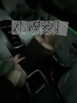 天花板级性感女神【小魔女 】群P淫乱盛宴，带闺蜜一起被操，前后小嘴嘴都被大鸡巴塞满！高挑的身材超高颜值尤物 截图11
