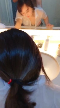 长沙夫妻，记录和骚货妻子的日常镜子前啪啪，户外车震，雨天路边啪啪 截图7