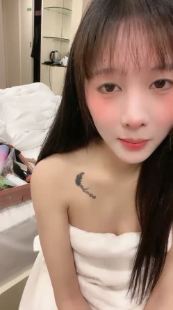 校花级女神 ️【蜜桃Ya】长腿细腰。酒店无套约啪，内射一股白白精液 ️爽！！ 截图2