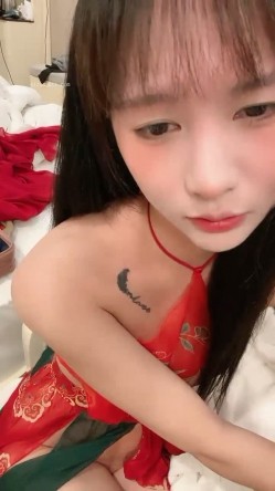 校花级女神 ️【蜜桃Ya】长腿细腰。酒店无套约啪，内射一股白白精液 ️爽！！ 截图5
