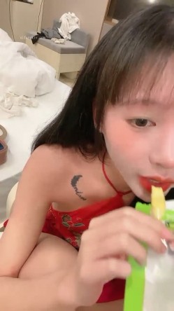 校花级女神 ️【蜜桃Ya】长腿细腰。酒店无套约啪，内射一股白白精液 ️爽！！ 截图9
