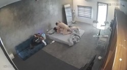 黑客破解家庭网络摄像头偷拍住毛坯房的年轻情侣疯狂做爱有时一天做爱几次 截图5