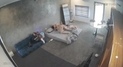黑客破解家庭网络摄像头偷拍住毛坯房的年轻情侣疯狂做爱有时一天做爱几次 截图9