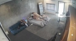 黑客破解家庭网络摄像头偷拍住毛坯房的年轻情侣疯狂做爱有时一天做爱几次 截图10