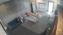 黑客破解家庭网络摄像头偷拍住毛坯房的年轻情侣疯狂做爱有时一天做爱几次 截图12