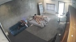 黑客破解家庭网络摄像头偷拍住毛坯房的年轻情侣疯狂做爱有时一天做爱几次 截图16