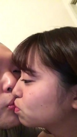 【云盘不慎泄密】甜美日系妹子性爱自拍流出附生活照 外表清纯原来内心淫荡无比 截图2