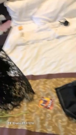 火辣身材甜美巨乳萌妹网购的情趣装跳蛋到货，自慰试用特写玩弄粉逼震动棒，翘起屁股深插非常诱人 截图1