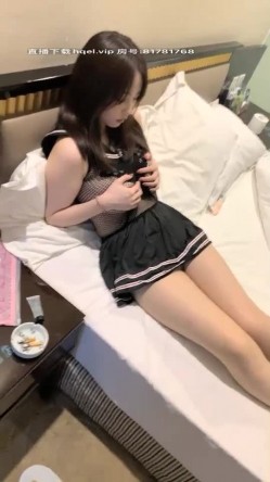 火辣身材甜美巨乳萌妹网购的情趣装跳蛋到货，自慰试用特写玩弄粉逼震动棒，翘起屁股深插非常诱人 截图5