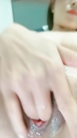 御姐-巨乳-奈何执念 ️这身行头，人见人爱，泛滥的花心，手指抠逼，贱的一手淫水，揉着巨乳骚气冲天，第三部！ 截图13