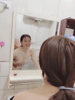 贵在真实的良家人妻、露脸吃鸡做爱，浴室服侍老公，蹲着后入，阴道裹得鸡巴好舒服，怼着大骚屁股射了！ 截图14