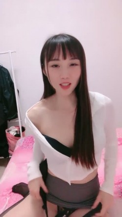新晋女神下海！【小浣熊】兼职黄播自慰，跳蛋震肛门，喜欢享受菊花被刺激的感觉 截图3