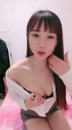新晋女神下海！【小浣熊】兼职黄播自慰，跳蛋震肛门，喜欢享受菊花被刺激的感觉 截图4