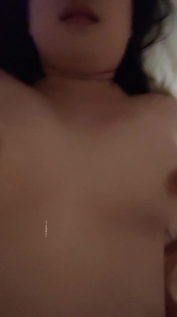 ️云盘高质露脸泄密！大奶肥臀眼镜学生妹自拍照单纯可爱，私下极度反差，被老司机调教啪啪 截图14