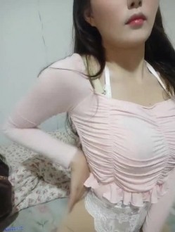 露脸才是王道！高颜长腿极品身材外围绿茶婊【琳琳子】福利~洗澡紫薇足交啪啪你的女神有钱人的母狗 截图13