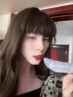 圣诞狂欢 Cindy腿腿 国产极品人气TS，长相清纯身材一流，一双纤细的大长腿，不输任何女人 截图3