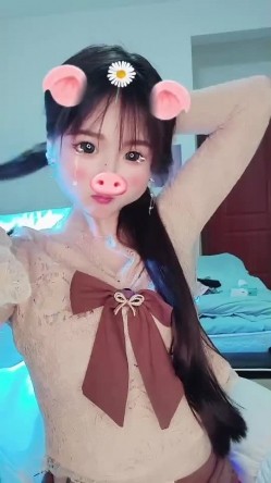 绝美校花，能歌会跳，美女【小懒猫】下海福利，骚舞超燃尺度道具自慰喷水，撸管神片 截图1