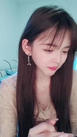 绝美校花，能歌会跳，美女【小懒猫】下海福利，骚舞超燃尺度道具自慰喷水，撸管神片 截图2