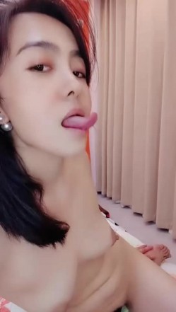 颜值少妇【邱小姐】，超骚御姐，美乳诱惑，大长腿，道具自慰 截图10