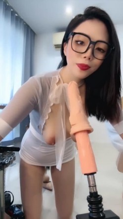 高颜气质御姐【天真淘气包】下海福利，极品唿吸无底洞，高潮翻白眼，俯视角炮机自慰 截图16