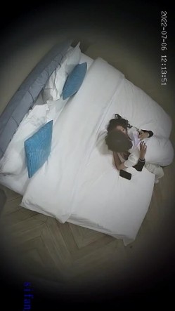 酒店偷拍 年轻情侣开房小哥开干前先给漂亮女友拍个淫照口爆后入不能少 截图1