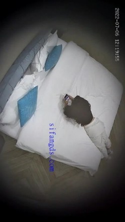 酒店偷拍 年轻情侣开房小哥开干前先给漂亮女友拍个淫照口爆后入不能少 截图4