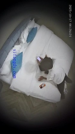 酒店偷拍 年轻情侣开房小哥开干前先给漂亮女友拍个淫照口爆后入不能少 截图5