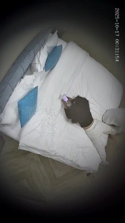 酒店偷拍 年轻情侣开房小哥开干前先给漂亮女友拍个淫照口爆后入不能少 截图8