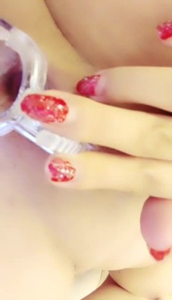 风骚熟女大姐玩的嗨，与炮友激情啪啪，口活好性欲强，主动求草多体位抽插，完事后自己自慰尿尿喝，泥鳅塞逼灌肠 截图11