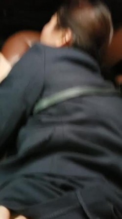 车内后入穿制服的销售少妇，出白浆，车外路人匆匆，内射搞得好爽嘞，少妇的春声最撩人！ 截图6