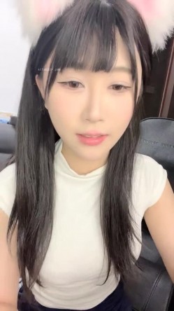 推荐！童颜女神~超级迷人~【京鱼儿】道具自慰~爽到起飞~！野外裸漏，对着粉穴和菊花狂拍，流白浆！！ 截图15