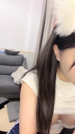 推荐！童颜女神~超级迷人~【京鱼儿】道具自慰~爽到起飞~！野外裸漏，对着粉穴和菊花狂拍，流白浆！！ 截图16