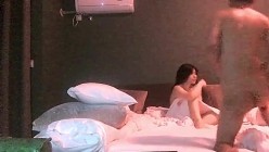 【91约妹达人】极品良家女神，开灯啪啪后入，看来也是一夜情老手了，性欲旺盛娇喘不断 截图6