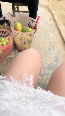 这个真的牛逼~勾搭高手【你的户外小淫妇】天天穿丝袜高跟鞋鞋 户外勾搭 截图15