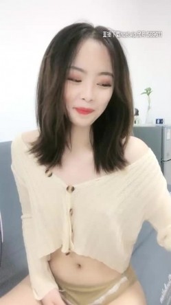苗条身材颜值不错贫乳妹子沙发自慰，脱光光全裸掰穴自摸翘起屁股，近距离特写非常诱人 截图16