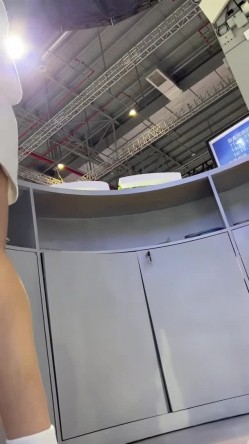 [超级裙底]最新2023上海车展各色美女模特 总有一款你喜欢 截图12