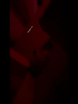 最新万众瞩目网红绿帽天花板【J神】私拍第八弹~公园天桥露出野战炮机虐阴半小时潮喷半分钟 截图4