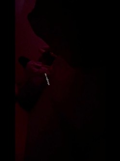 最新万众瞩目网红绿帽天花板【J神】私拍第八弹~公园天桥露出野战炮机虐阴半小时潮喷半分钟 截图5