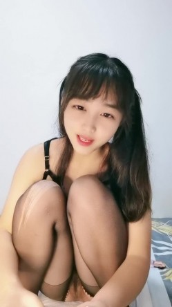 极品18岁学妹 ️刚生完娃，老公不在家，引发的寂寞发浪道具强烈抽插淫穴~用力瓣开小穴特写 ️眼神迷离，销魂表情！ 截图8