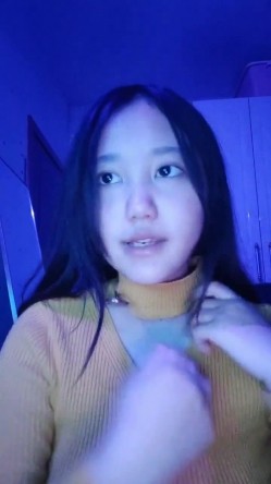 重磅！女神连素颜都美到炸~【鱼妈】自慰狂喷水！无限狂喷~ 这逼又肥又粉，水龙头！ 截图4