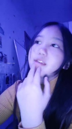 重磅！女神连素颜都美到炸~【鱼妈】自慰狂喷水！无限狂喷~ 这逼又肥又粉，水龙头！ 截图13