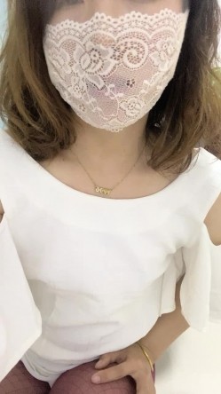 【少妇的感觉】，独树一帜的倒立抽插，这蜜桃臀高耸，折叠式看自己骚穴被干，谁来挑战？ 截图6