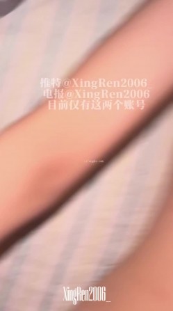 173大一舞蹈生『小杏仁』私人定制啪啪视频，舔脚自慰 自扇耳光 对镜比耶 截图14