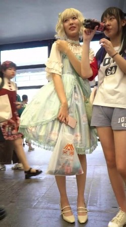 『樱之舞』漫展CD抄底偷拍Cos小姐姐系列 截图2